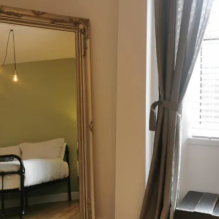 Renovated 1900S 2 Bed Home With Large Garden *